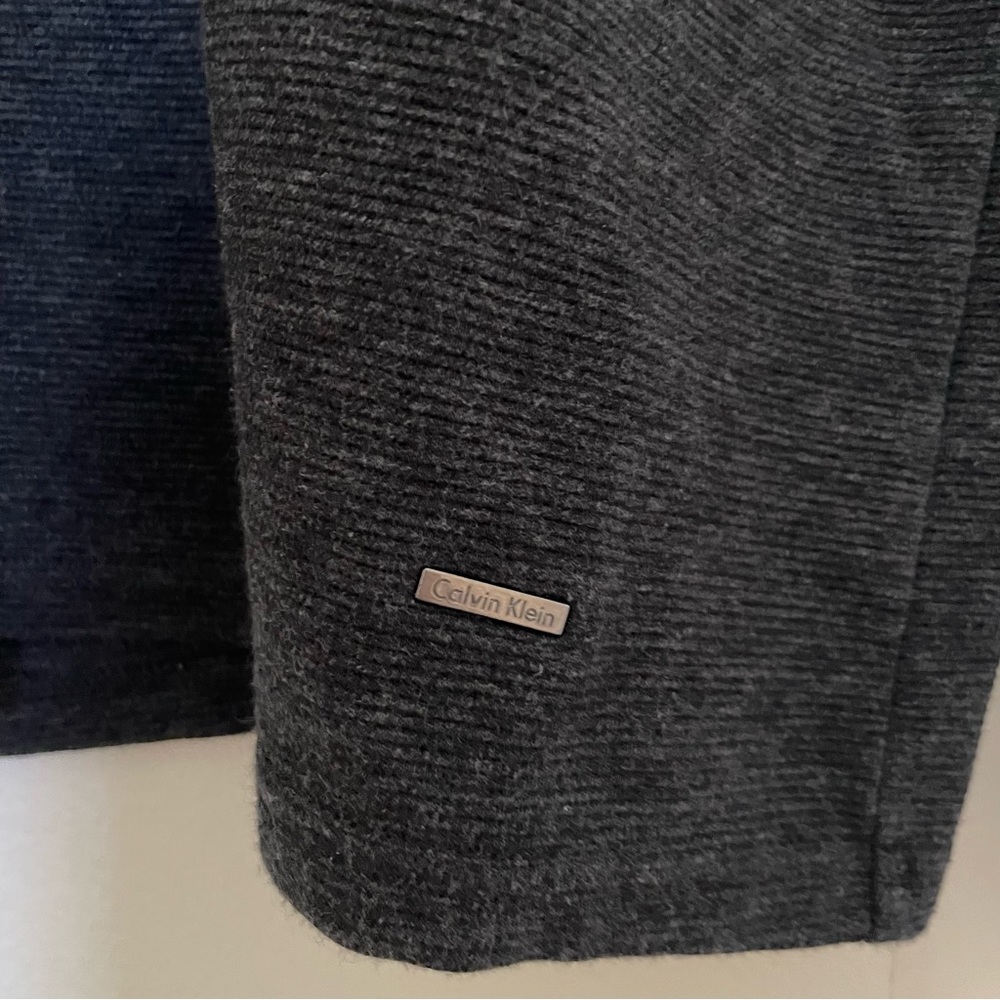 Calvin Klein Pullover - Picture 2 of 3